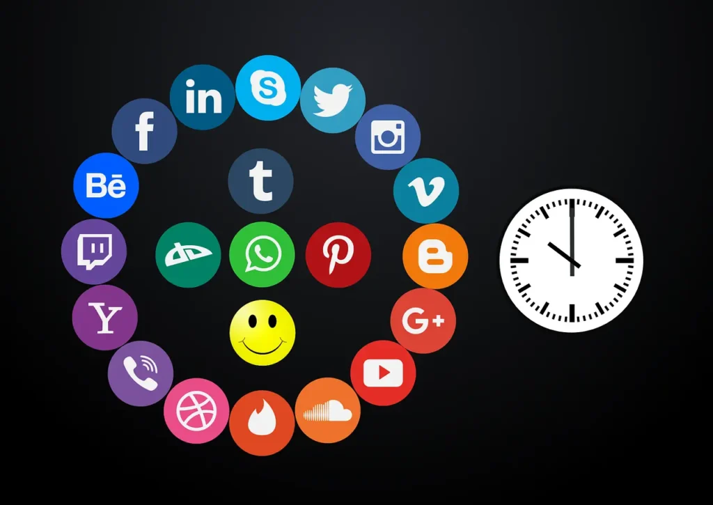 advantages and disadvantages of social media for students